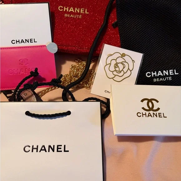 Chanel Beauté Red purse VIP gifts with purchase BUNDLE!!!! - Picture 6 of 16